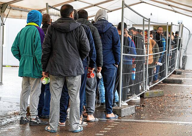 Viel los bei der Landeserstaufnahmestelle in Ellwangen. Wie gehen wir mit dem Flüchtlingsstrom um?