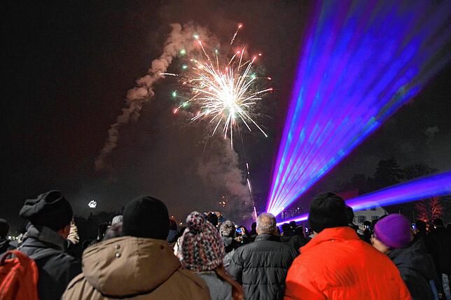 Bei guter Sicht genossen die Silvesterfeiernden 2019 ein elfminütiges Feuerwerk mit Musikuntermalung auf der alten Rheinbrücke. Auch ...