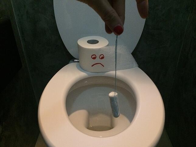 Bild 4: Was darf ins Klo und was nicht?