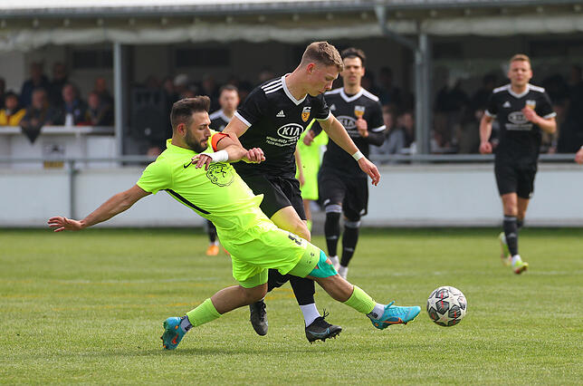 Bild 1: Die besten Bilder vom Spitzenspiel der Bezirksliga Bodensee zwischen Mühlhausen und dem TSV Singen