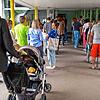 (Archivbild) Lange Schlangen vor den Wahllokalen wie hier im Juni bei der Grundschule Sonnenhalde: Die Bundestagswahl soll mit weniger ...