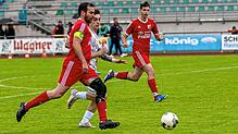 Frühstart: Adi Bala (Mitte, gegen Kevin Haselwander) brachte den FC Tiengen 08 II schon nach wenigen Minuten in Führung und legte so den ...