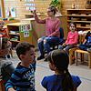Kindergärten wie St. Petrus Canisius könnten in den kommenden Tagen und Wochen geschlossen werden. Hier übt Erzieherin Marina Deutschle ...