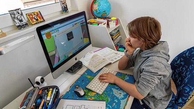 So manches Kinderzimmer wird ab heute wieder zum digitalen Klassenzimmer &ndash; zumindest für diese Woche. Unklar ist, wie es dann ...