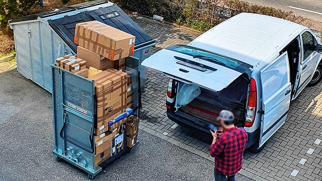 Bis zu 78 auf sie wartende Pakete holten einzelne Kunden aus der Schweiz aus einem einzigen deutschen Paket-Shop ab.