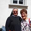 Priorin Daniela Kucz (links) und die Vorsitzende des Freundeskreis des Klosters Marienburg Ofteringen Elfriede Hilpert (rechts).