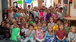 Die Kinder im Kindergarten in Niederhof proben für ihren Auftritt beim Fest zum 30-jährigen Bestehen des Namens „Arche Noach“ am ...