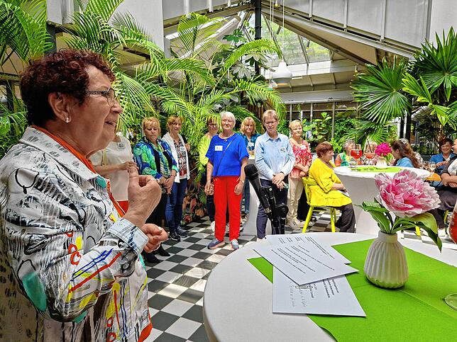 Zum letzten Mal eine Ehrenamts-Einladung in die Wilhelma: Gerlinde Kretschmann begrüßt ihre Gäste und bedankt sich bei ihnen – diesmal ...