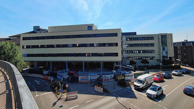 Am Klinikum Hochrhein gibt es derzeit aufgrund von vielen erkrankten Mitarbeitern und denen, die sich in Quarantäne befinden, Engpässe. ...