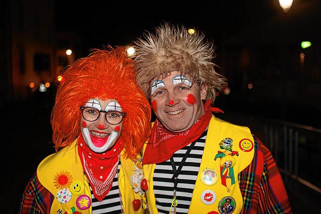 Bild 6: Konstanzer Straßenfasnacht 2025: Am Fasnachtssamstag werden Besenwirtschaften gestürmt