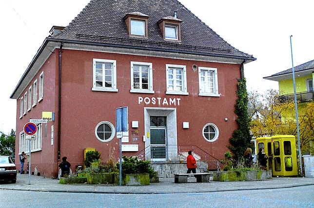 In den 80er-Jahren standen bei der Post in Stockach gelbe Telefonzellen – die Handys der damaligen Zeit. Außerdem gab es im ...