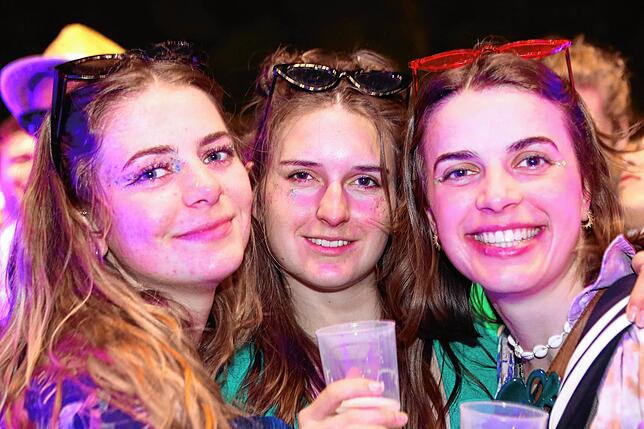 Bild 19: Am ersten Abend tanzen tausende Fans vor den Campus-Festival-Bühnen