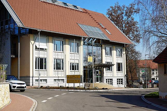 Im Rathaus in Ühlingen bestimmt heute Tobias Gantert über die Geschicke der Gemeinde und ihren Ortsteilen. Vor ihm hat unter anderem ...