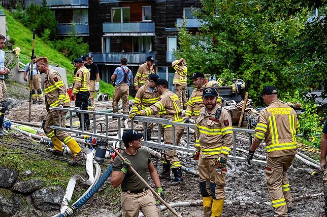 In St. Anton gehen nach dem Unwetter die Aufräumarbeiten weiter.