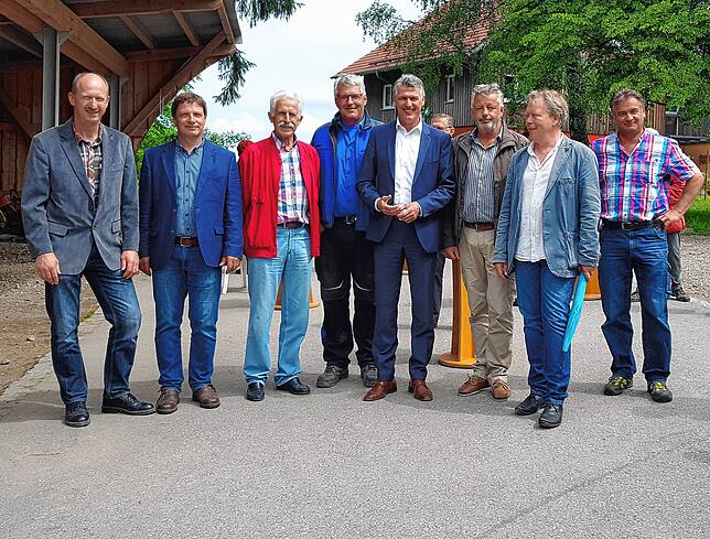 Viele trugen zur Entstehung der Ampelanlage bei: Hubert Nadler (Ortsreferent Hattenweiler), Peter Apfelstädt (Vorstand ...