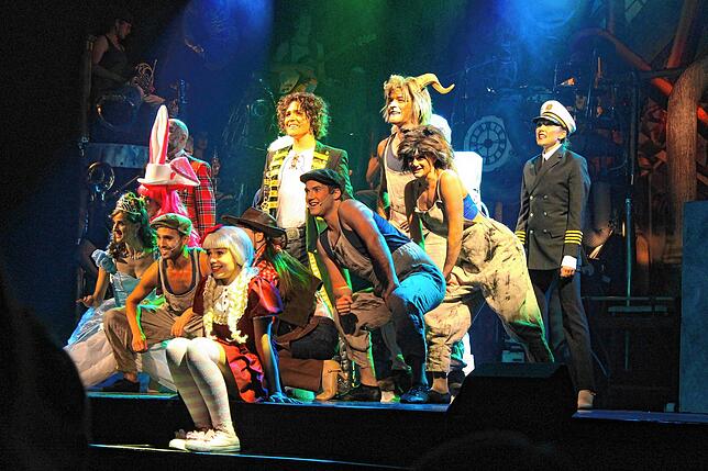 Engagierte Darsteller: Das Ensemble des Gloria-Theaters gab alles bei der Premiere von Tommy Tailors Traumfabrik.