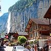 Der Ort Lauterbrunnen ist ein beliebtes Ziel für Touristen in der Schweiz – zu beliebt?