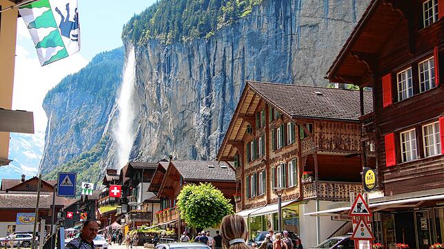 Der Ort Lauterbrunnen ist ein beliebtes Ziel für Touristen in der Schweiz – zu beliebt?