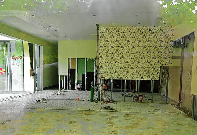 Blick in das Innere: Vom Kippys ist nur noch das Gerippe übrig. Das Restaurant musste nach einem Wasserschaden vollständig entkernt ...