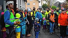 Schlechtes Wetter kann die Markdorfer Stadtputzer am Samstag nicht abhalten von der großen Säuberungsaktion.