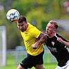 Fabian Bader (links) vom FC Öhningen-Gaienhofen schoss das 1:0 in der Partie gegen den SC Gottmadingen-Bietingen (Nico Jerome Just). Der ...