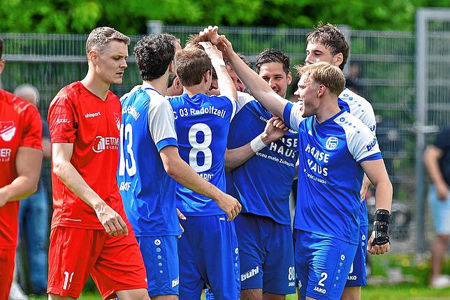 Bild 8: Der FC Radolfzell gewinnt gegen den FC Pfaffenweiler klar mit 5:0 – und wir haben die Fotos!