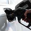 Den Tank zu füllen ist teuer – man kann aber sparen, wenn man den Überblick hat, welche Tankstelle gerade am günstigsten ist.
