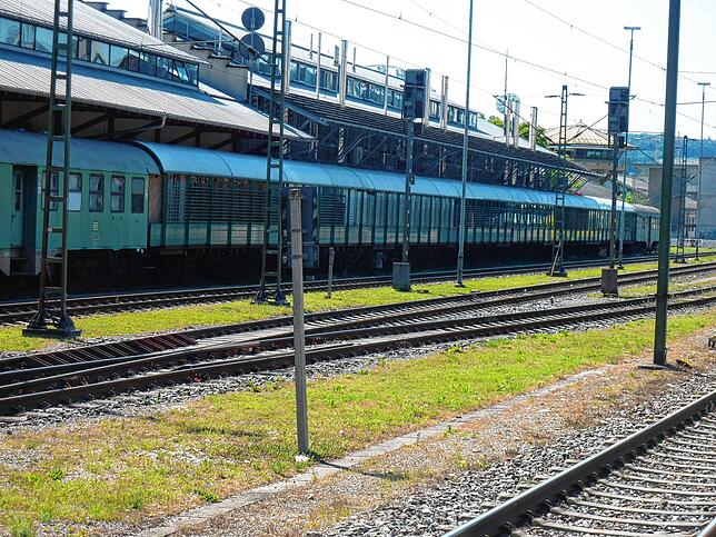 Da liegt das vierte Gleis am Konstanzer Bahnhof. Doch niemand kommt dorthin, weil es keinen Bahnsteig gibt.