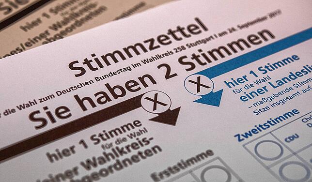 Wem gebe ich meine beiden Stimmen? Selten zuvor waren sich die Wähler mit ihrer Entscheidung so unsicher wie bei der kommenden ...