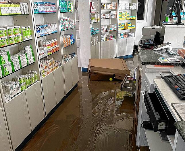 Die Rotach-Apotheke wurde am 26. Juni vom Hochwasser überflutet. Das Ausmaß der Zerstörung war enorm. (Archivbild)
