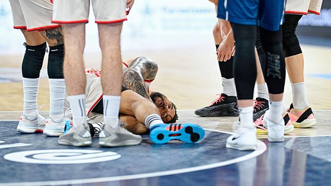 Münchens Elias Harris verletzte sich im Spiel in Heidelberg.