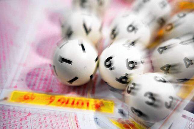 Ein Mann aus dem Landkreis Biberach hat beim Lottospiel mehr als eine Million Euro gewonnen.