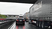 Bereits im März staute es sich auf der B31 vor dem Waggershauser Tunnel.