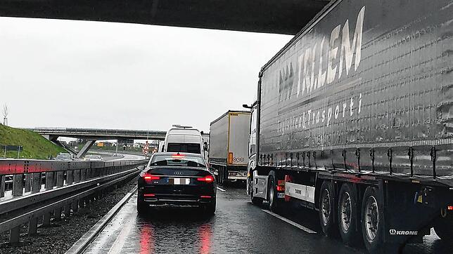 Bereits im März staute es sich auf der B31 vor dem Waggershauser Tunnel.