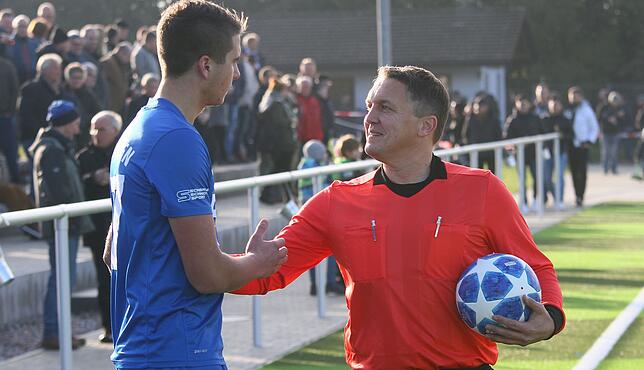 Bild 1: Tabellenführer SV 08 Laufenburg siegt 5:2 beim Verfolger FC Erzingen und wir haben die Bilder