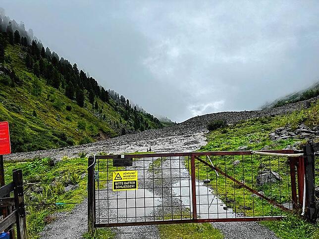 Fahrstraße Richtung Taschachhaus: Ein Bach und Muren versperrten im August 2023 den Weg.