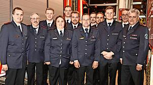 Die Gewählten, Beförderten und Geehrten der Feuerwehr Nußbach (von links): Lukas Kienzler, Manfred Hilser, Jonas Kammerer, Bettina ...