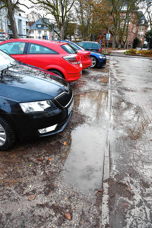 Parken in Villingen am Ende der Färberstraße: Der Stellplatz mit Zufahrt an der Zinsergasse ist bei Regen wenig attraktiv.