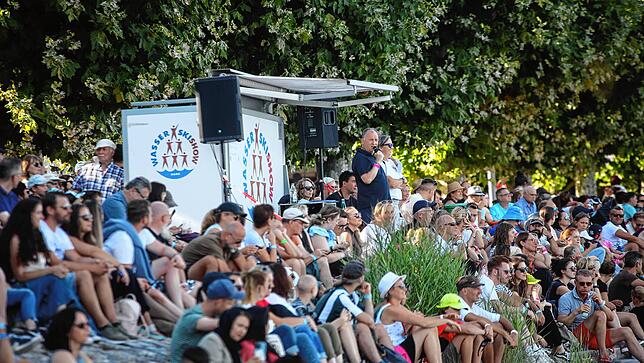 Bild 35: Konstanzer Seenachtfest 2022: Ein Highlight des Tages ist die Wasserski-Show