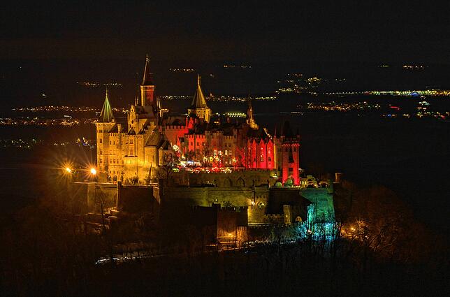 Die Burg Hohenzollern in weihnachtlicher Tracht.