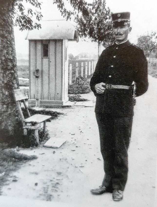 Schweizer Grenzwächter an der Konstanzer Straße im Tägermoos, vor 1914.