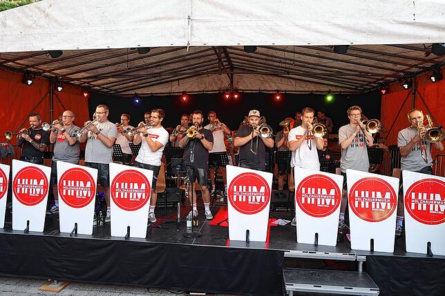 Bild 9: Feiern am Freitag in Dettingen – Hier gibt‘s die besten Bilder vom Dorffest