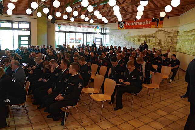 Die Verbandsversammlung der Kreisfeuerwehr.