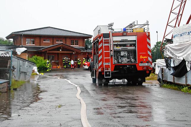 Bild 8: Brandnacht in Wolterdingen: Die Bilder vom Feuerwehreinsatz und dem Vormittag danach