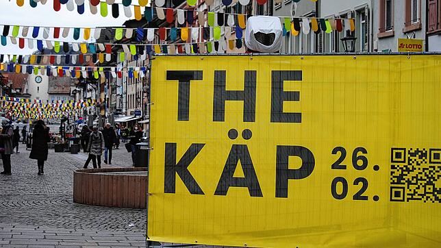 Waldshut sieht Gelb: Plakate und Transparente mit der Aufschrift &bdquo;The Käp&ldquo; sind in der ganzen Stadt verteilt.