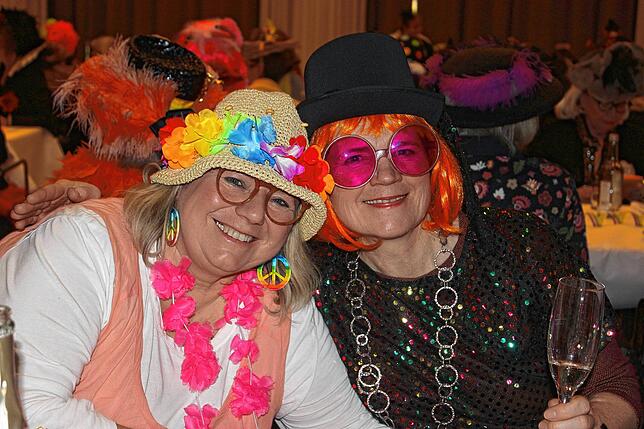 Bild 7: Gerlinde Kretschmann und Annette Schavan unter den Besucherinnen beim Frauenkaffee
