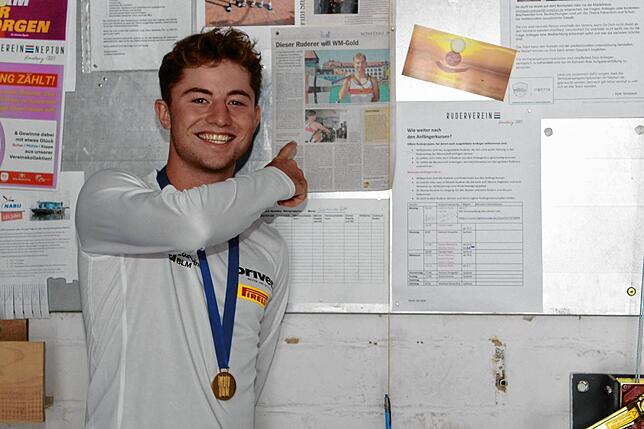 „Dieser Ruderer will WM-Gold“ titelte der Südkurier vor drei Wochen – jetzt baumelt die Medaille um seinen Hals: Paul Maissenhälter.