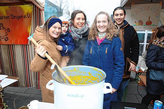 Bild 29: Trubel auf dem Rathausplatz