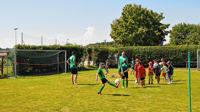 Bei der Ferienspielaktion des SVB konnten die Kinder unter Einhaltung der Hygieneabstände das DFB-Schnupperabzeichen erlangen.