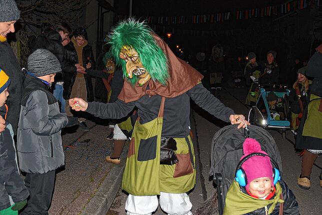 Bild 3: Bilder vom Nachtumzug in Erzingen